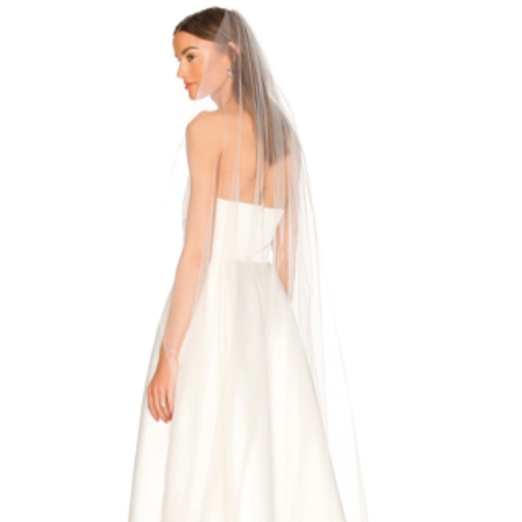 Revolve Ursa Wedding Veil - Picture 1 of 2